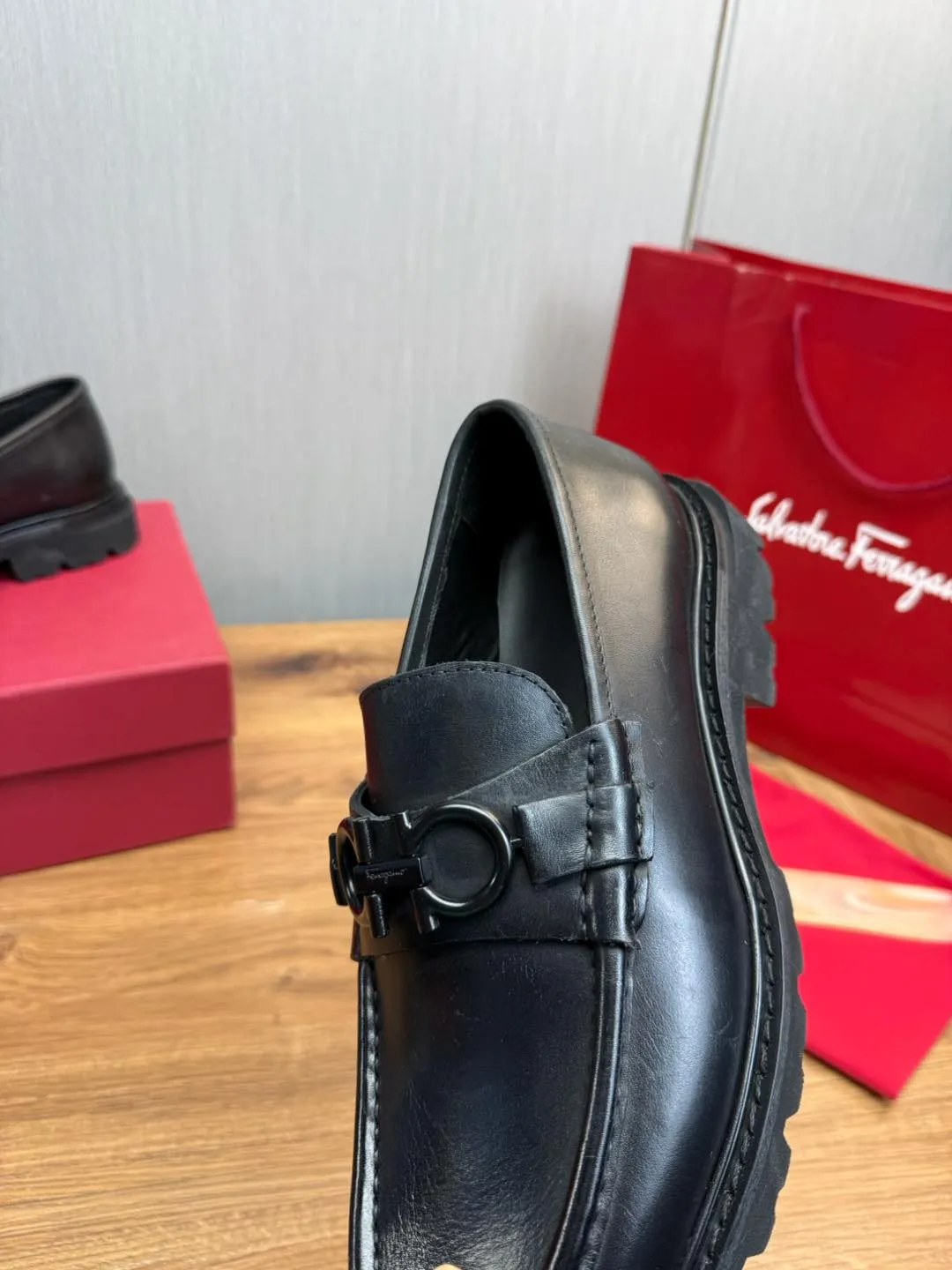 Men's shoes 💰880💰 Ferragamo. [Ferragamo] men's thick-soled loafers, the latest hot style, 1:1 original purchase quality, top quality, imported open-edge beaded cowhide leather on the upper, hand-made three-dimensional stitching highlights the round toe design, the inner foot pads are all imported cowhide, with original lightweight foam outsole, matching code 39-44, (38, 45 custom-made, non-refundable)